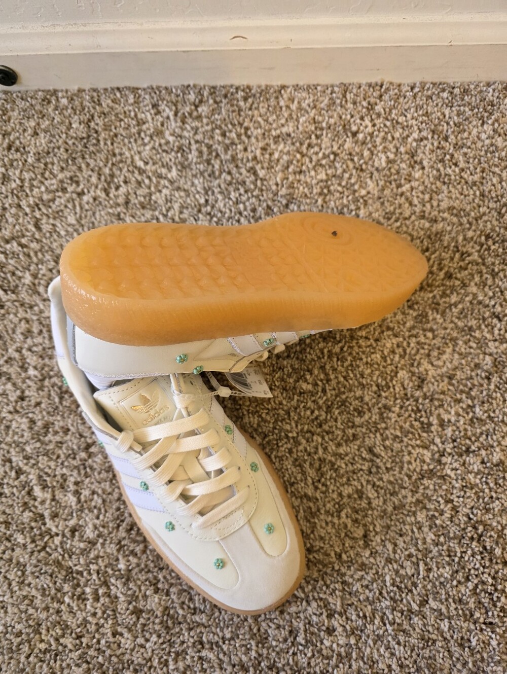 NWT Adidas Sambae Sneakers Off White with Floral Design Size 8.5 US - Picture 3 of 4